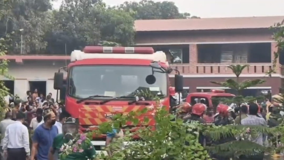 কালিয়াকৈরে ওষুধ কারখানায় আগুন, আহত ১