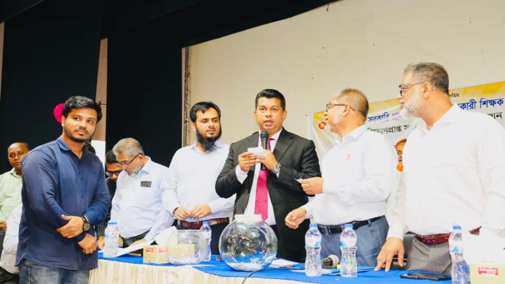 শুধু বই পড়ালেই প্রকৃত শিক্ষক হওয়া যায় না: ডিসি জাহিদ