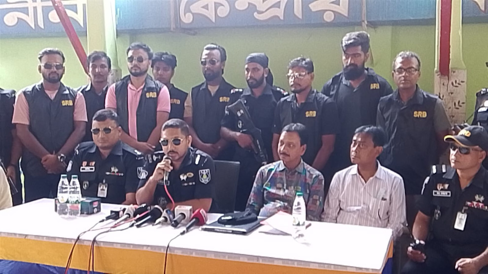 কুড়িগ্রামের ৪১৬ পূজামণ্ডপে বিশেষ নিরাপত্তা, মাঠে এসআরবি-১৩