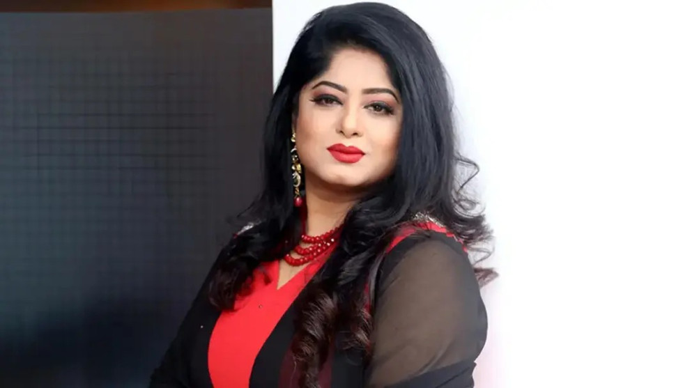 যুক্তরাষ্ট্রে স্থায়ী বসবাসের অনুমতি পেলেন চিত্রনায়িকা মৌসুমী