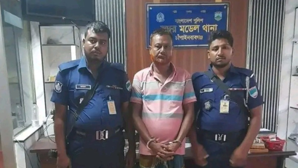 চুয়াডাঙ্গায় ছাত্রদল নেতাসহ তিনজনের ওপর গরম পানি নিক্ষেপ, মামলার আসামি চাঁপাইনবাবগঞ্জে আটক