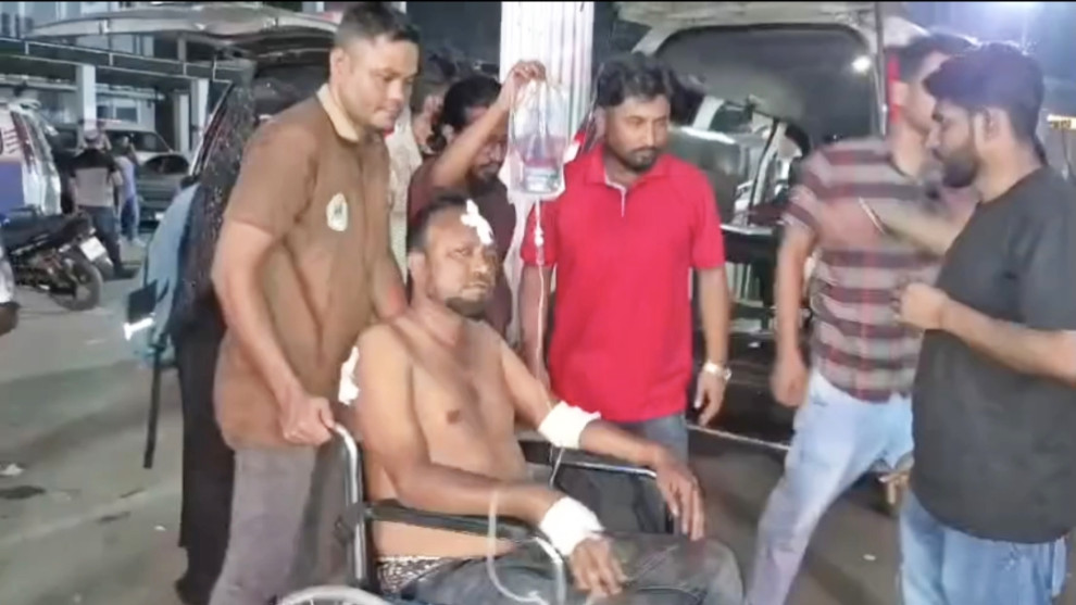 মাদক নিয়ে প্রতিবেদন প্রকাশের জেরে সাংবাদিককে কুপিয়ে জখম
