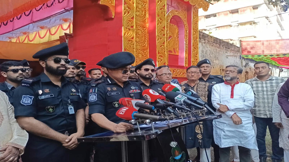 ফরিদপুরে দুর্গাপূজার নিরাপত্তা পরিদর্শনে এসআরবি-১০ অধিনায়ক