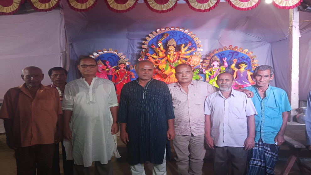 কালিয়াকৈরের বোয়ালীতে পূজামণ্ডপ পরিদর্শনে চেয়ারম্যান প্রার্থী মজিবর রহমান