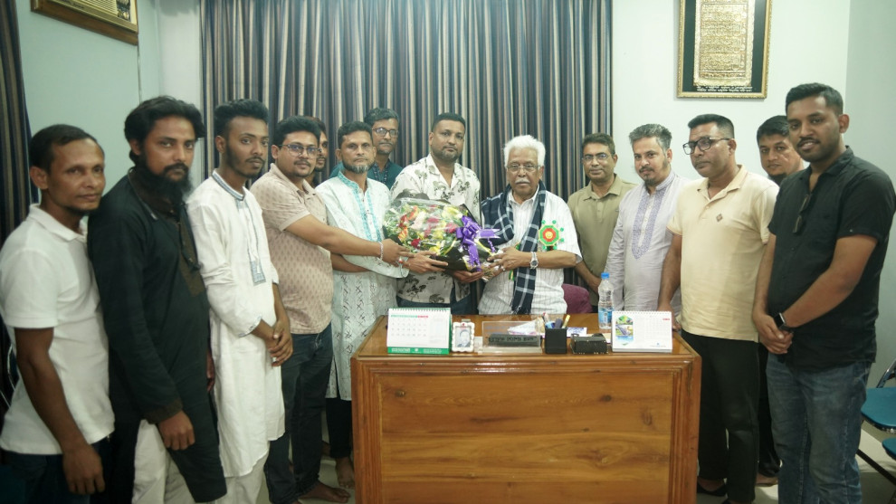 উজিরপুর রিপোর্টার্স ইউনিটির পক্ষ থেকে এমপি সান্টুকে শুভেচ্ছা