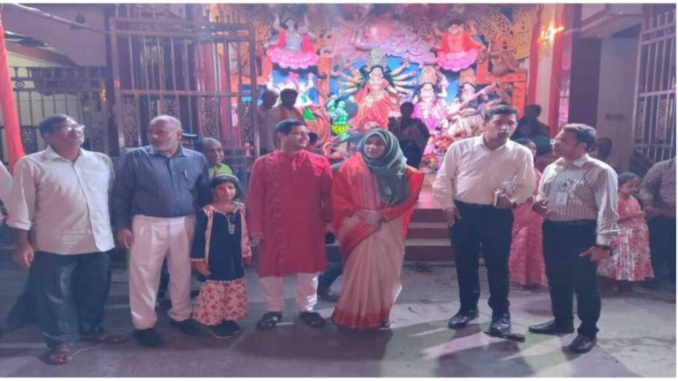আমতলীতে দুর্গাপূজার নিরাপত্তা ও কার্যক্রম পরিদর্শনে জেলা প্রশাসক