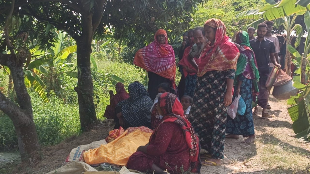 পুকুরপাড়ের ঘরে গৃহবধূর ঝুলন্ত মরদেহ, উদ্ধার হাতে লেখা চিঠি