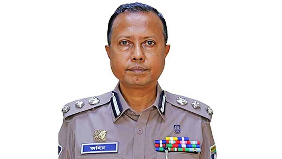 ভাটারায় বাড়িতে মাদক উদ্ধার, অতিরিক্ত ডিআইজি আবদুল্লাহ আল জহির ক্লোজড