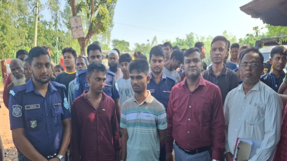 উলিপুরে গাঁজা সেবনের দায়ে দুজনের কারাদণ্ড