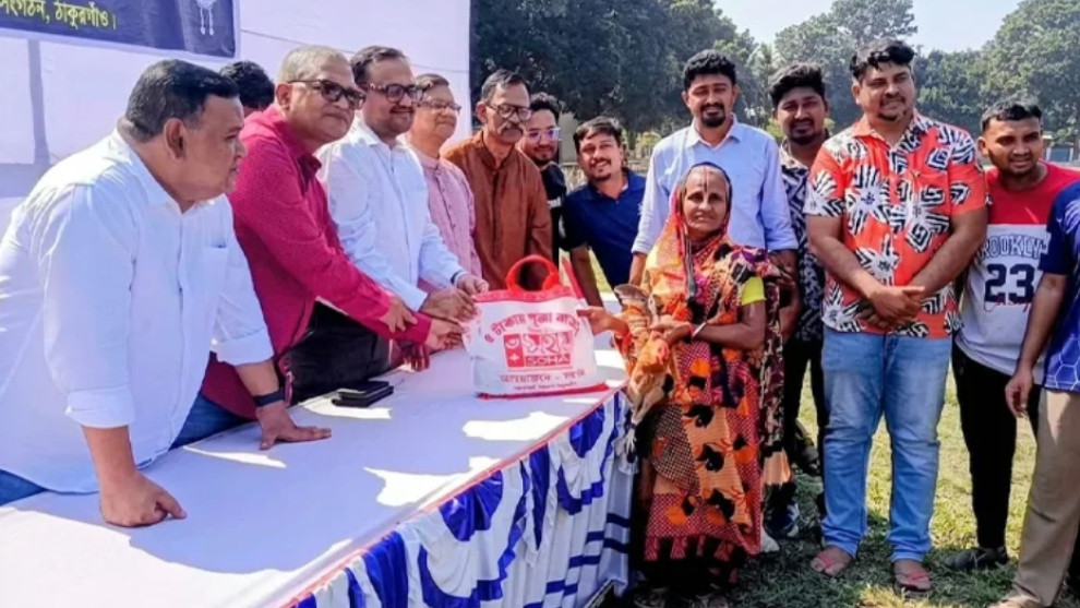 ঠাকুরগাঁওয়ে ৫ টাকায় পূজার বাজার, হাসি ফুটল দুই শতাধিক পরিবারের মুখে