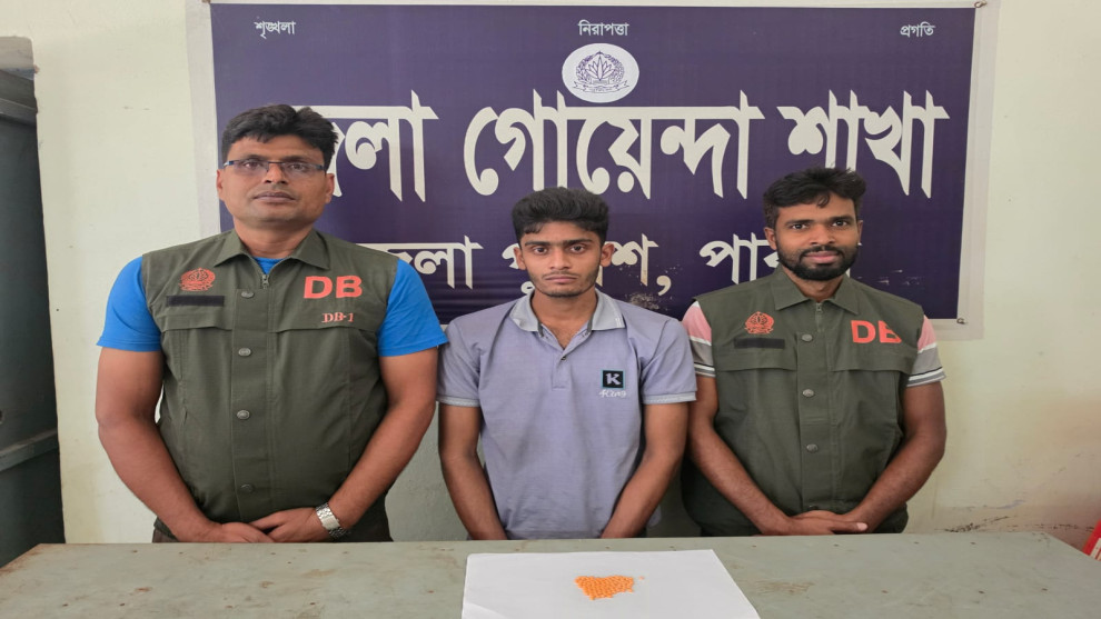 পাবনায় ১০০ পিস ইয়াবাসহ যুবক গ্রেপ্তার