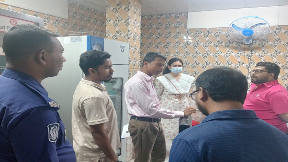 পাবনায় চিকিৎসা-বর্জ্য ব্যবস্থাপনায় অনিয়ম, প্রতিষ্ঠানকে ৭ হাজার টাকা জরিমানা