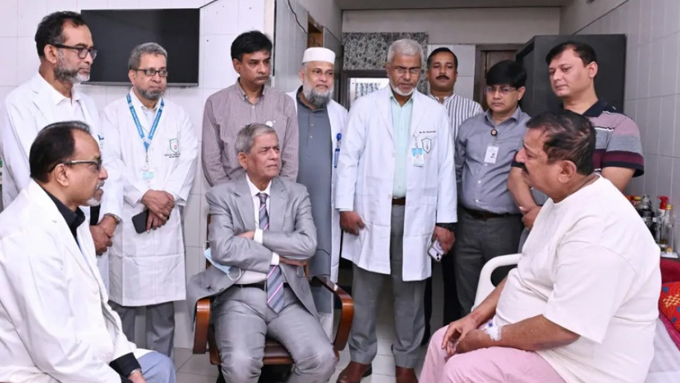 ভূমিমন্ত্রীকে দেখতে হাসপাতালে রাষ্ট্রপতি