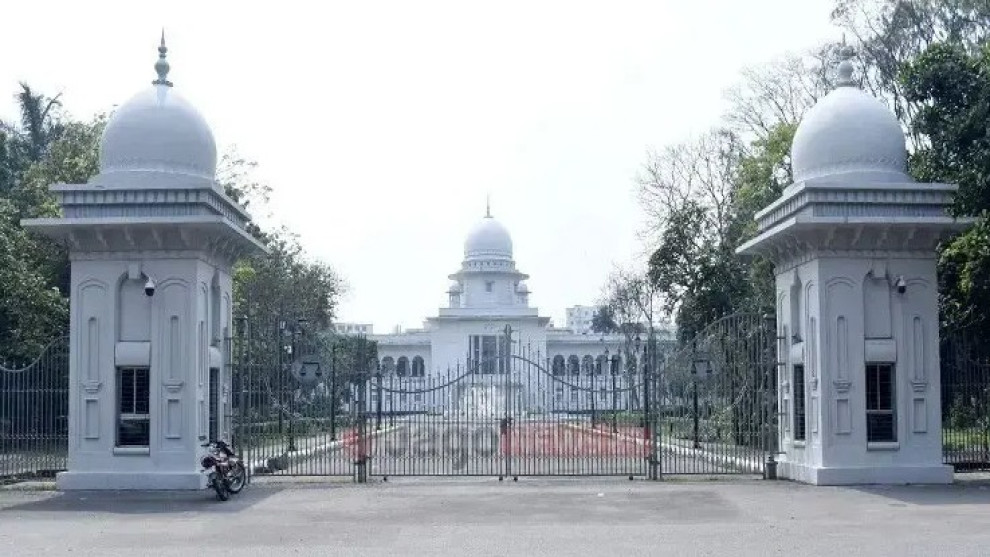 বিয়ের প্রলোভনে ধর্ষণ ও ব্ল্যাকমেইলের অভিযোগ, ঢাবি শিক্ষার্থীকে আত্মসমর্পণের নির্দেশ