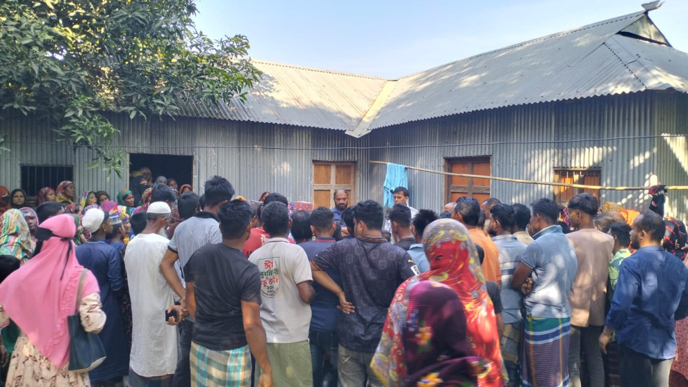 উলিপুরে নারীর ঝুলন্ত মরদেহ উদ্ধার, সালিশে টাকা লেনদেনের অভিযোগ