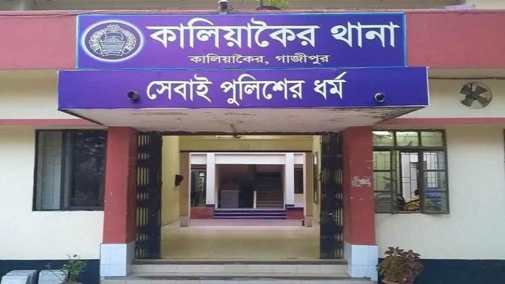 কালিয়াকৈরে ব্যবসায়ীর ৫ লাখ টাকা ছিনতাই, বাধা দিতে গিয়ে আহত ছেলে