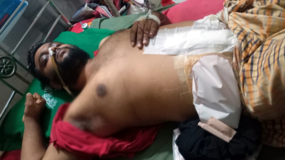 দুই সন্তানের মুখের দিকে তাকিয়ে বাঁচতে চান শিমুল, চিকিৎসায় প্রয়োজন ২ লাখ টাকা