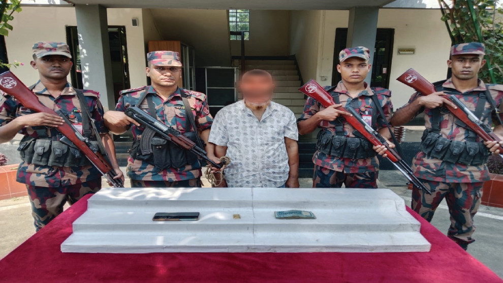 যশোর-বেনাপোল মহাসড়কে বিজিবির অভিযান, ২৪ লাখ টাকার স্বর্ণসহ আটক ১