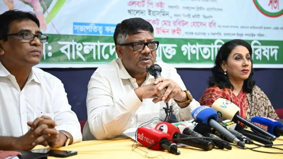 ধ্বংসস্তূপ থেকে অর্থনৈতিক পুনর্গঠনে কাজ করছে সরকার: হুইপ দুলু