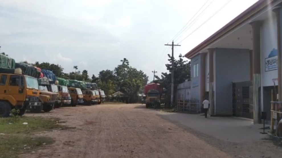 খুলনার ফুলতলায় ১৯ বছরেও সংস্কার হয়নি প্রধান সড়ক, দুর্ভোগে ভদ্র পুকুর গ্রামের মানুষ