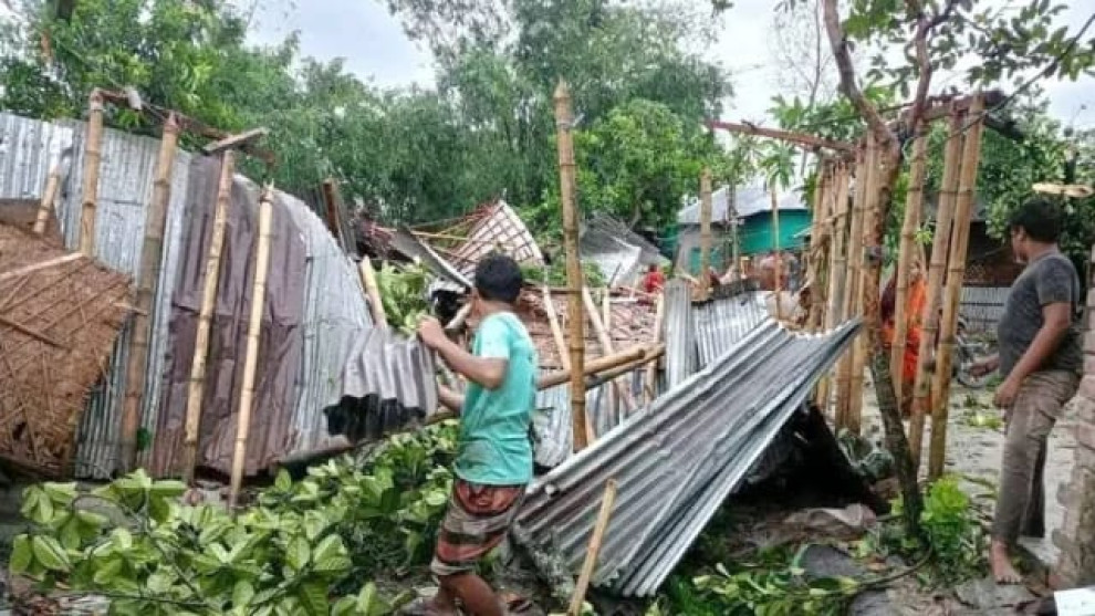 তালতলীর গ্রামীণ জনপদে জীবনসংগ্রাম: অভাব-অনটনের মাঝেও স্বপ্ন নিয়ে বেঁচে আছেন মানুষ