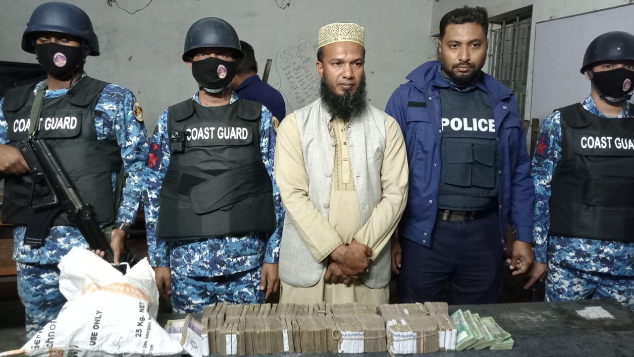 পটুয়াখালীতে অর্ধকোটি টাকাসহ বিএনপি কর্মী আটক